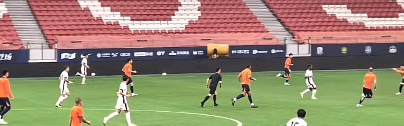 江南体育APP下载-英超球员转变场上位置的成功案例分析