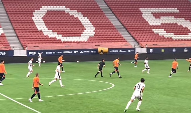 江南体育APP下载-英超球员转变场上位置的成功案例分析